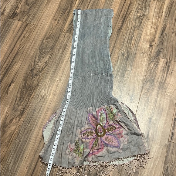 Vismaya Anthropolgie style Boho Crinkle Embroidered Fringe Scarf Wrap - Picture 6 of 6